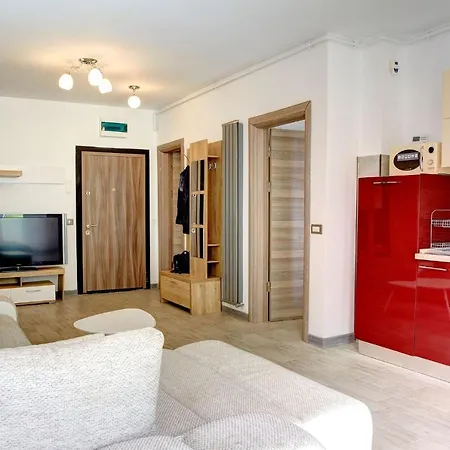 Hampton 2 By Alz * 那沃达利