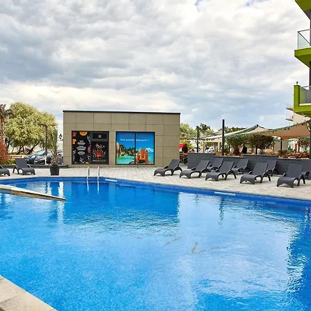 Hampton 2 By Alz 那沃达利