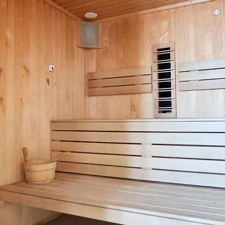 Hampton 2 By Alz 那沃达利