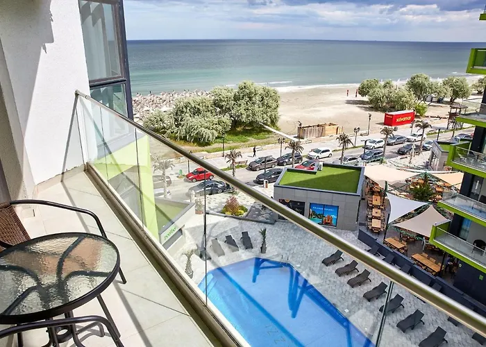 Hampton 2 By Alz Нэводари