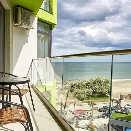 Hampton 2 By Alz Navodari