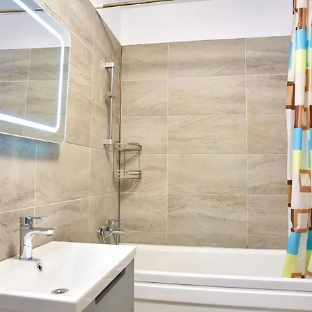 Apartment Hampton 2 By Alz Navodari