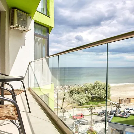 Hampton 2 By Alz Apartment