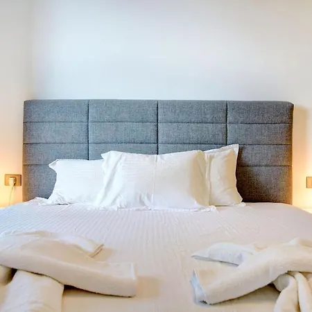 Hampton 2 By Alz Apartment