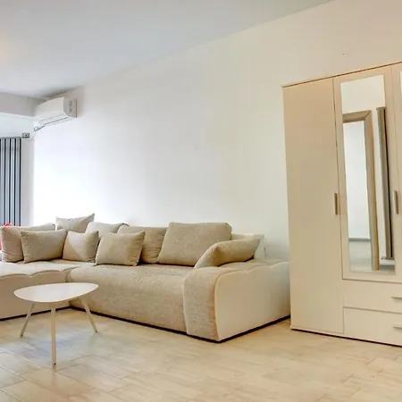 Hampton 2 By Alz * Navodari